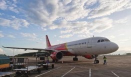 新闻爆料桂林机场事件,旅客滞留，机场秩序紧张